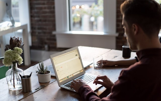 Chart comparing Oracle 26ai query accuracy rates across TPC-H benchmark complexity levels, showing declining accuracy as query complexity increases