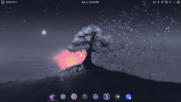Garuda Linux Mokka KDE Plasma desktop with Catppuccin theme in action