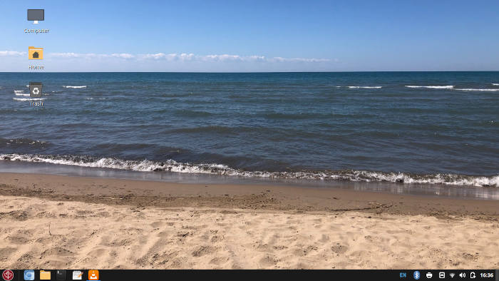 Maple Linux 1.4 Cinnamon desktop with pre-installed apps and clean interface